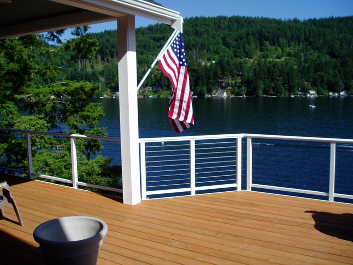 Lakefront: Waterfront Home with Cable Railing to Maximize the View