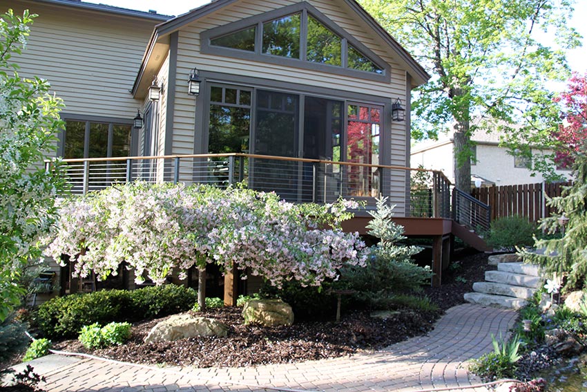 Minneapolis: Aluminum railing system used with a wooden top rail